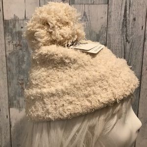 NWT off white cozy and warm Pom Pom hat.